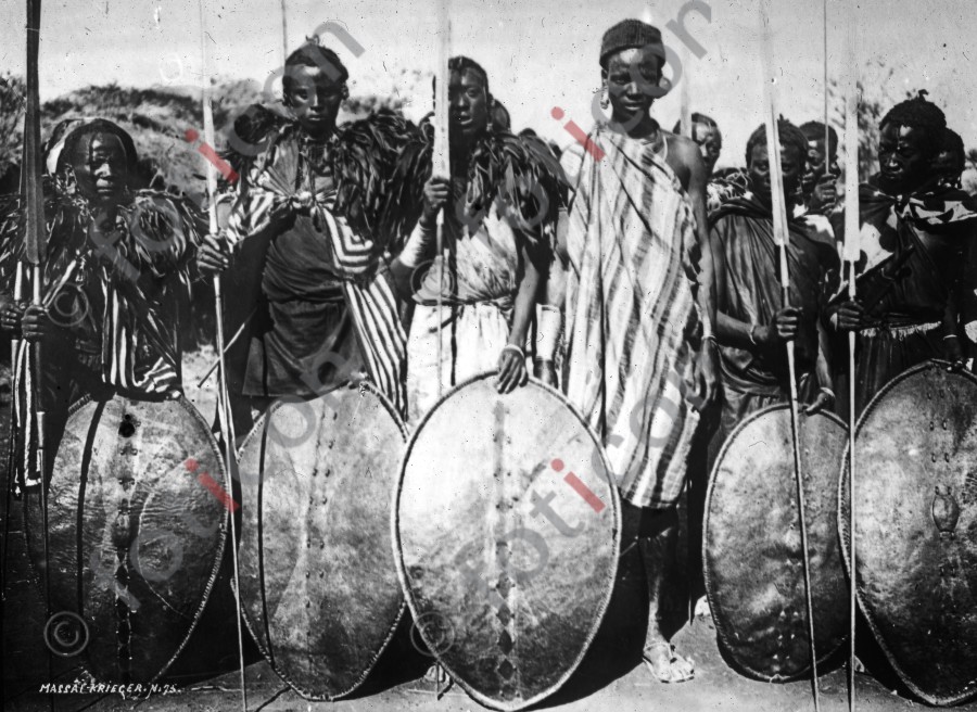 Massai-Krieger | Maasai Warrior - Foto foticon-simon-192-061-sw.jpg | foticon.de - Bilddatenbank für Motive aus Geschichte und Kultur